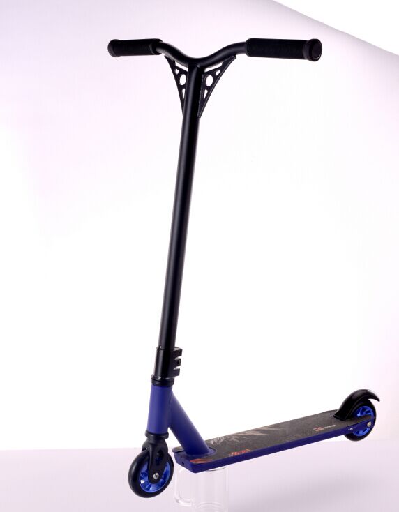 Картинка S00449  самокат трюковой 100 пласт колесо широк рама спец руль Артикул S00449